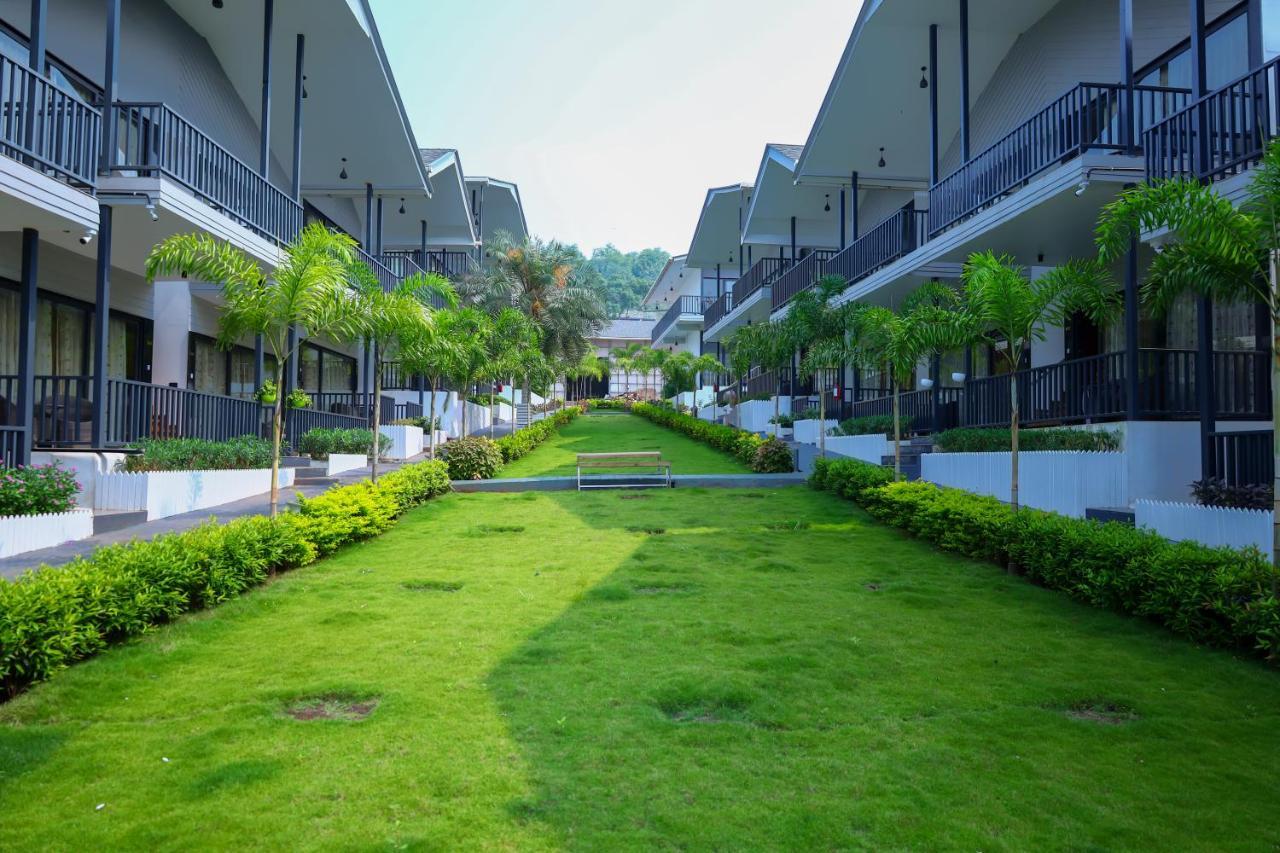 Oralia Resort Ashvem Beach Exterior photo
